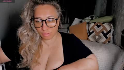 Snapshot of foxxxy__lady chatting on June 7, 2026, 1:54 am Kris online show from June 7, 2026, 1:54 am