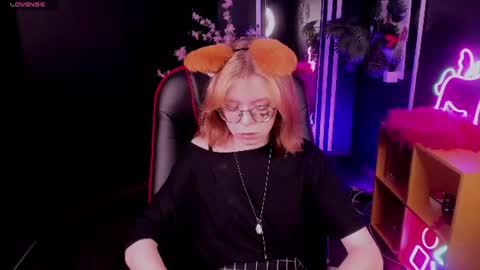 Snapshot of foxxxypolly chatting on June 14, 2026, 6:15 am Polly online show from June 14, 2026, 6:15 am