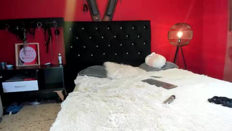 foxxy_rouse1 online show from March 8, 2026, 2:04 am