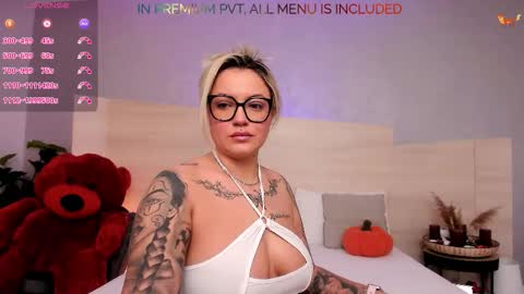 Snapshot of foxxyclarise chatting on November 14, 2025, 8:29 pm Clarise online show from November 14, 2025, 8:29 pm