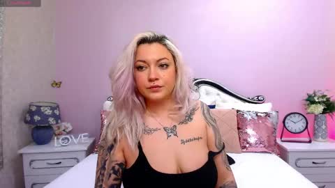 Snapshot of foxxyclarise chatting on May 5, 2026, 10:18 pm Clarise online show from May 5, 2026, 10:18 pm