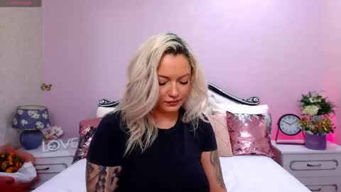 Snapshot of foxxyclarise chatting on May 12, 2026, 5:43 pm Clarise online show from May 12, 2026, 5:43 pm