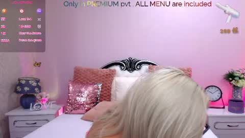 Snapshot of foxxyclarise chatting on August 3, 2026, 6:33 pm Clarise online show from August 3, 2026, 6:33 pm