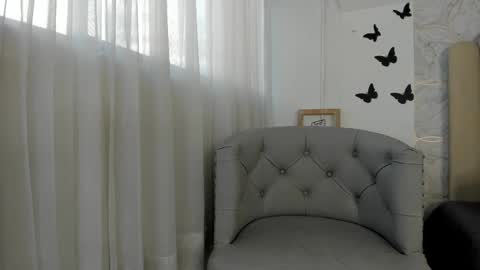 Snapshot of foxy200__ chatting on February 25, 2025, 10:39 pm Foxy online show from February 25, 2025, 10:39 pm