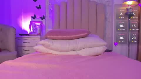Snapshot of foxy200__ chatting on June 11, 2026, 12:32 am Foxy online show from June 11, 2026, 12:32 am
