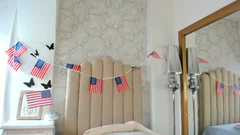 Snapshot of foxy200__ chatting on July 4, 2026, 7:42 pm Foxy online show from July 4, 2026, 7:42 pm