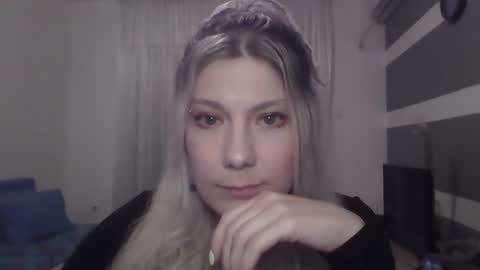 foxy_bright online show from March 15, 2026, 7:09 pm