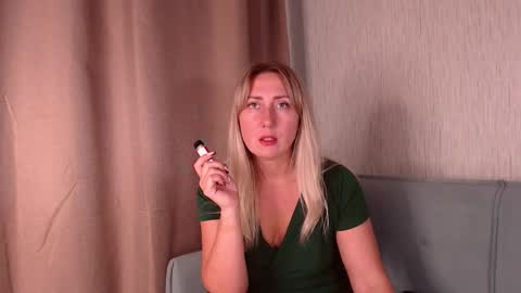 Milena online show from October 5, 2025, 2:26 pm