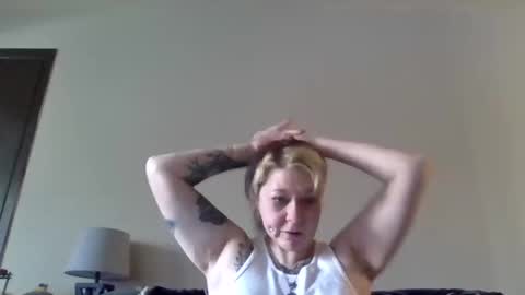 Snapshot of foxyfang chatting on December 21, 2025, 5:09 pm foxyfang online show from December 21, 2025, 5:09 pm