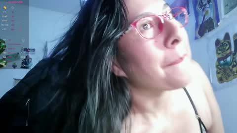 Snapshot of foxymalish chatting on May 14, 2026, 5:25 am Malishka online show from May 14, 2026, 5:25 am