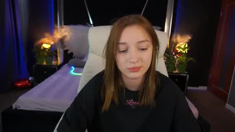 Snapshot of foxymayy chatting on June 3, 2026, 4:01 pm Maya online show from June 3, 2026, 4:01 pm