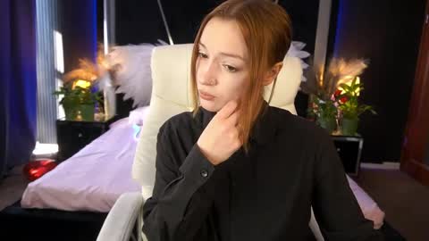 Snapshot of foxymayy chatting on June 5, 2026, 1:39 pm Maya online show from June 5, 2026, 1:39 pm