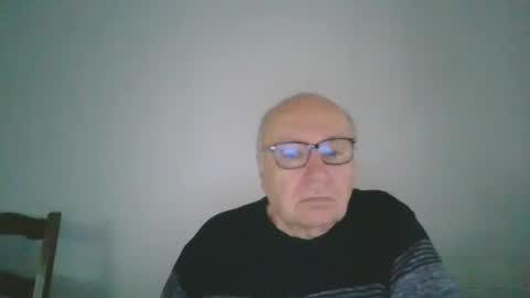 Snapshot of fra94 chatting on December 18, 2024, 2:49 pm fra94 online show from December 18, 2024, 2:49 pm