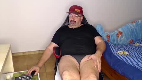 Snapshot of fraboys chatting on November 29, 2025, 6:49 am Fraboys online show from November 29, 2025, 6:49 am