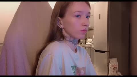 fran_bow online show from November 24, 2025, 9:42 am