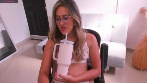 Snapshot of francesca__ross chatting on January 18, 2025, 8:19 pm Francesca online show from January 18, 2025, 8:19 pm