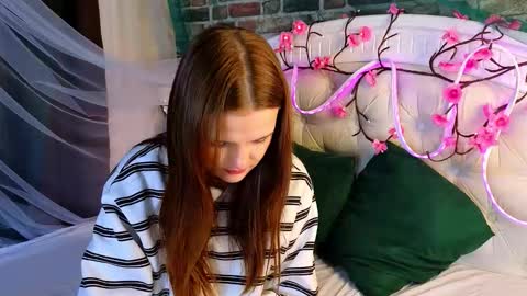 Snapshot of francessmason chatting on March 14, 2026, 5:24 am Marybrown eye Katy gray eye online show from March 14, 2026, 5:24 am