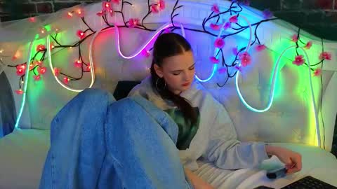 Snapshot of francessmason chatting on March 15, 2026, 5:35 am Marybrown eye Katy gray eye online show from March 15, 2026, 5:35 am