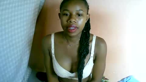 Snapshot of franciefrancie chatting on February 28, 2025, 9:44 pm francilla online show from February 28, 2025, 9:44 pm