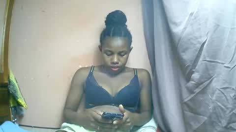 Snapshot of franciefrancie chatting on March 4, 2025, 6:37 am francilla online show from March 4, 2025, 6:37 am