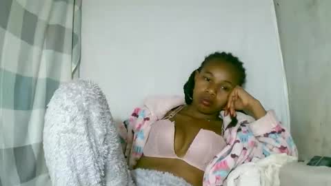 Snapshot of franciefrancie chatting on October 7, 2025, 7:00 pm francilla online show from October 7, 2025, 7:00 pm