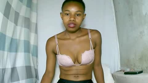 Snapshot of franciefrancie chatting on October 8, 2025, 7:06 am francilla online show from October 8, 2025, 7:06 am