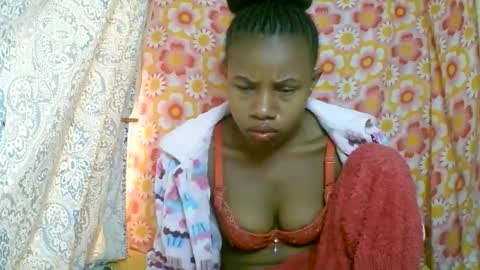 Snapshot of franciefrancie chatting on October 27, 2025, 4:27 am francilla online show from October 27, 2025, 4:27 am