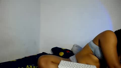 Snapshot of francihot4 chatting on June 10, 2026, 2:01 am francihot4 online show from June 10, 2026, 2:01 am
