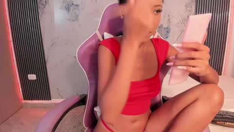 Snapshot of francis_leams chatting on May 20, 2026, 7:42 pm Laura online show from May 20, 2026, 7:42 pm