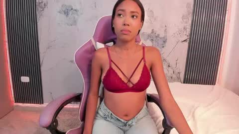 Snapshot of francis_leams chatting on May 29, 2026, 5:27 am Laura online show from May 29, 2026, 5:27 am
