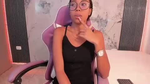 Snapshot of francis_leams chatting on June 12, 2026, 7:35 pm Laura online show from June 12, 2026, 7:35 pm