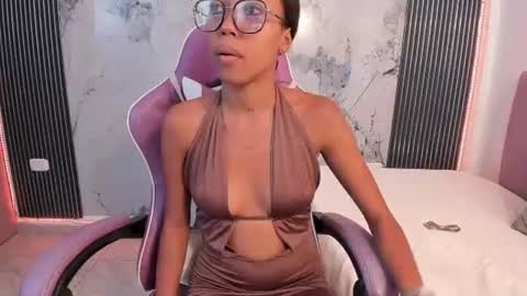 Snapshot of francis_leams chatting on July 2, 2026, 7:20 pm Laura online show from July 2, 2026, 7:20 pm