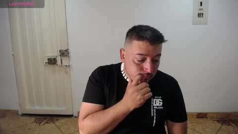 Snapshot of francoisroy chatting on June 8, 2026, 1:28 am Juan online show from June 8, 2026, 1:28 am