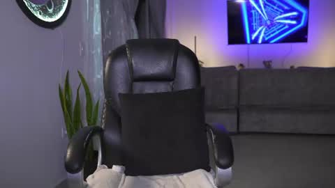 Snapshot of frankfarrellx chatting on July 9, 2026, 1:20 am Frank Farrell. Hey remember to give me a thumbs up Ty online show from July 9, 2026, 1:20 am