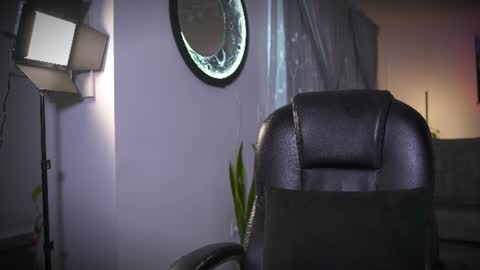 Snapshot of frankfarrellx chatting on July 13, 2026, 12:35 am Frank Farrell. Hey remember to give me a thumbs up Ty online show from July 13, 2026, 12:35 am