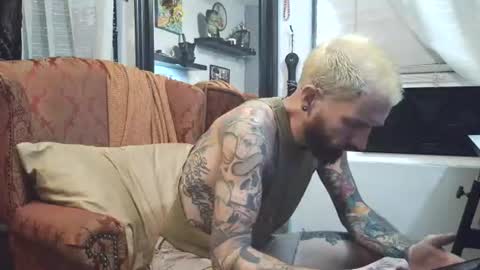 Frankie DRay   LikeFollowShareBuild online show from June 18, 2026, 4:57 am