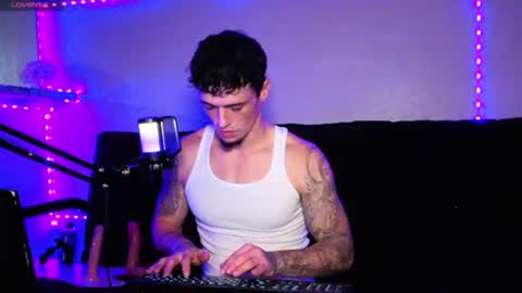 Snapshot of frankoafterdark chatting on November 4, 2025, 2:21 am Franco online show from November 4, 2025, 2:21 am