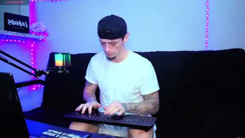 Snapshot of frankoafterdark chatting on November 5, 2025, 3:12 pm Franco online show from November 5, 2025, 3:12 pm