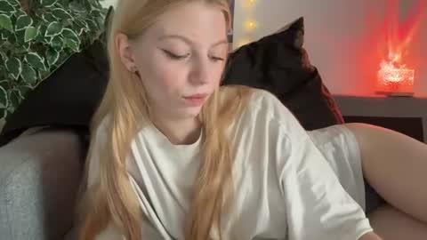 franny_fresh online show from July 18, 2026, 8:18 am