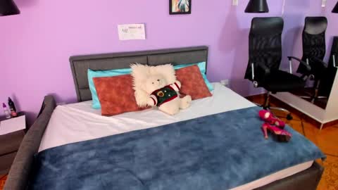 Fransheska online show from May 1, 2026, 11:59 am