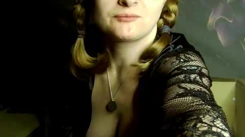 FrauKet online show from October 21, 2025, 9:37 pm