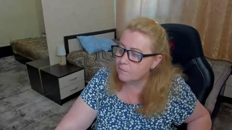 Snapshot of fraumartha chatting on June 19, 2026, 12:53 pm FrauMartha online show from June 19, 2026, 12:53 pm