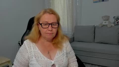 Snapshot of fraumartha chatting on July 17, 2026, 12:34 pm FrauMartha online show from July 17, 2026, 12:34 pm
