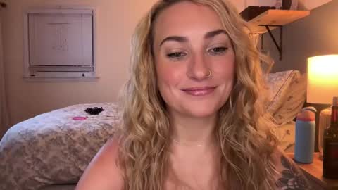 Snapshot of frayfitz chatting on March 2, 2026, 12:02 am Fray online show from March 2, 2026, 12:02 am