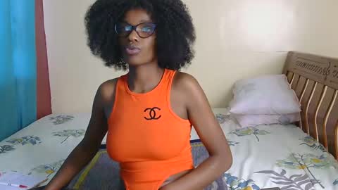 Nessa-Independent model online show from December 14, 2024, 1:59 pm