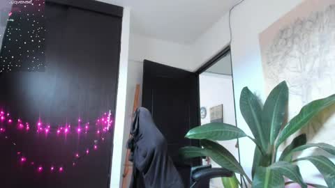 Lia Gomez online show from May 25, 2026, 2:34 pm