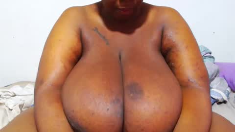 Snapshot of freakyboobsxx chatting on January 9, 2025, 4:30 am Kimmy online show from January 9, 2025, 4:30 am