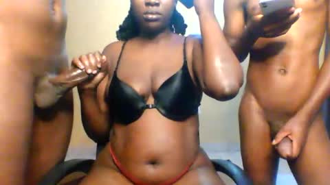 freakyg292511 online show from March 12, 2026, 4:51 am