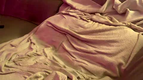 Snapshot of freddiefirefly chatting on February 26, 2025, 9:48 pm Freddiefirefly online show from February 26, 2025, 9:48 pm