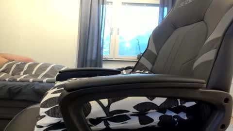 Snapshot of fredrik386959 chatting on December 18, 2025, 1:39 pm Fredrik online show from December 18, 2025, 1:39 pm